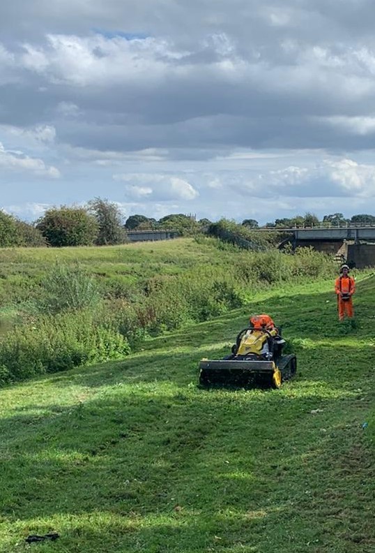 Learn how to use a Remote Control Mower. This course is designed for anyone working in the horticultural and landscape industry. This course gives you the skills and knowledge to develop your skills in your job role. We allow 1 day for training & assessment.
Number of candidates per course: 4