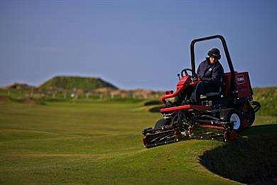 467-red-ride-on-mower-on-golf-course.jpg